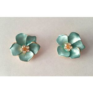 Vintage enamel/rhinestone flower clip on earrings